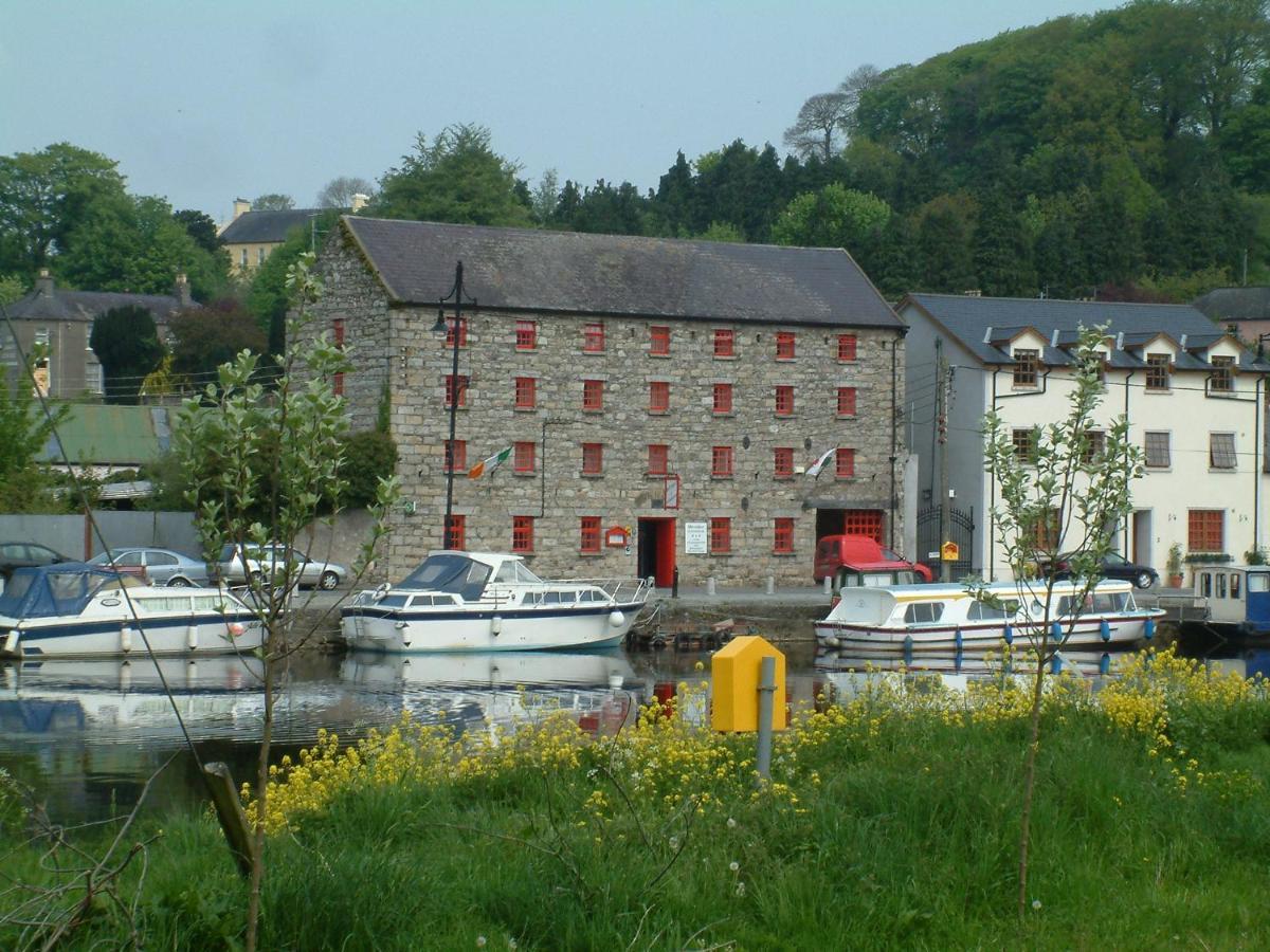 Waterside Guesthouse Graiguenamanagh エクステリア 写真